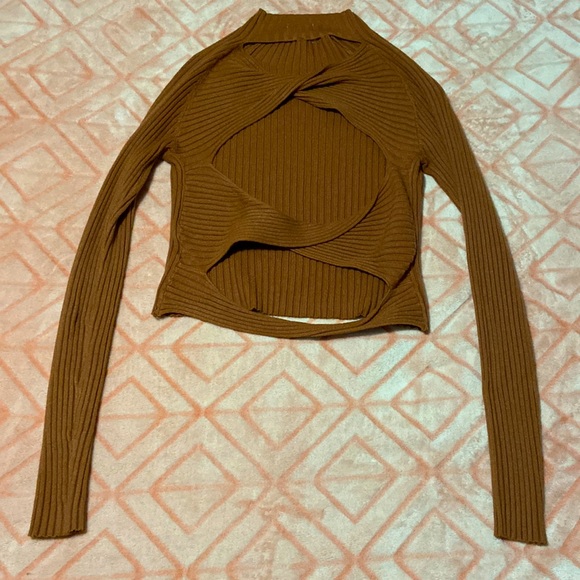 DREAMERS BY DEBUT CROP SWEATER - Picture 2 of 5